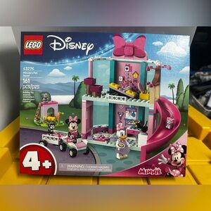 LEGO Disney Minnie Mouse Pet House - Pink and Blue